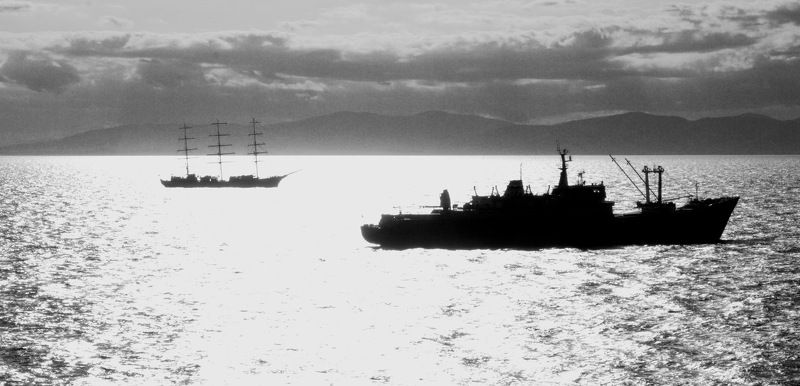 Петра Великого, Приморский край, Владивосток Корабли постоят И ложатся на курс Но они возвращаются Сквозь непогоду фото превью