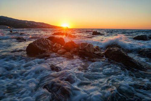 Зелёный мыс , Алупка . Шторм на рассвете .