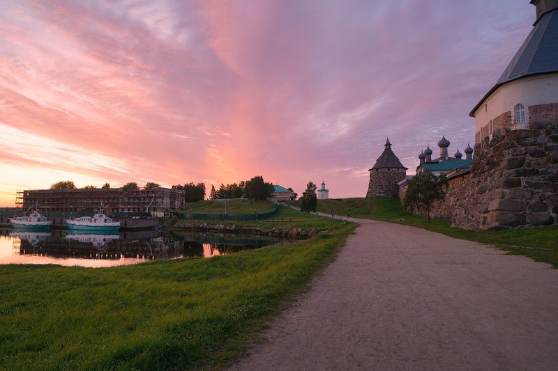 monastery, fortress, island, bastion, temple, landscape, sunset, sky, road, ship, marina, evening, summer, pink, history Pink evening фото превью