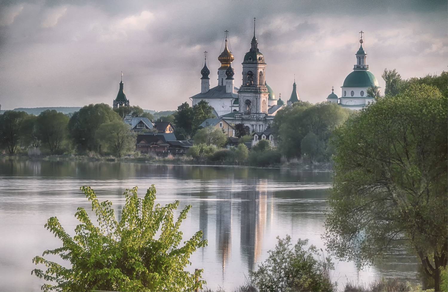 церкви озеро отражения деревья, Вера Петри
