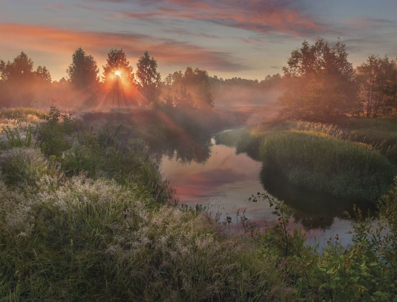 На рассвете в деревне. фото превью