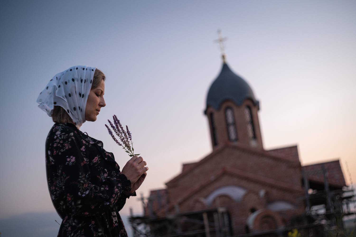 лето, вечер, храм, церковь, православие, девушка, молитва, откровение, спокойствие, свято-георгиевский катерлезский женский монастырь, история, возрождение, керчь, крым, россия, Щербак Анатолий