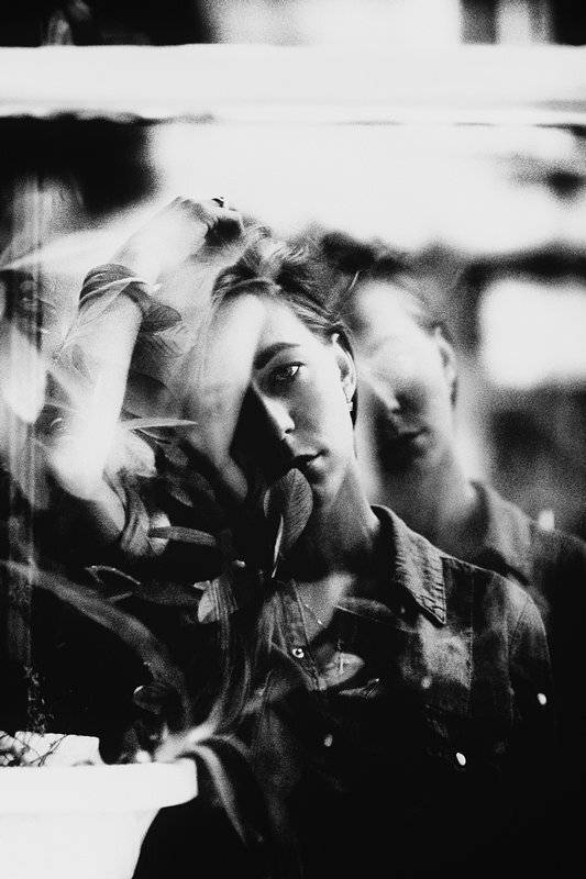 девушка, эмоции, отражения, чёрно-белое, контраст, Бортниченко Дмитрий