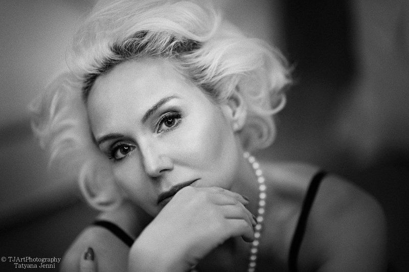 women,boudoir,portrait  фото превью