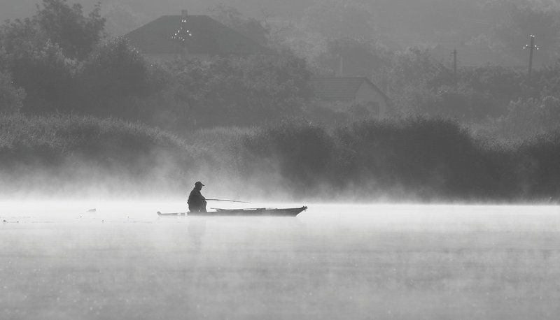 Река. Утро. Рыбак. Утренняя идиллия. фото превью