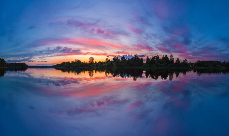 Закат на озере фото превью