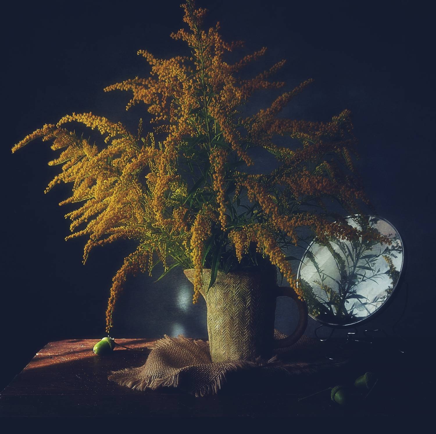 натюрморт,цветы,золотарник,зеркало, Наталия К