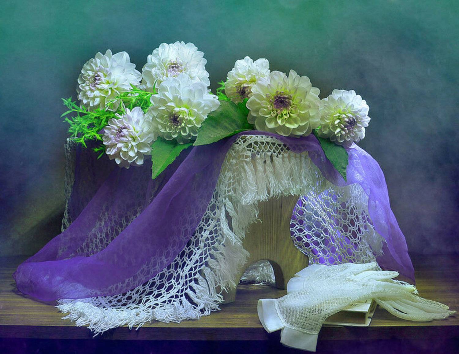 still life, натюрморт, цветы, фото натюрморт, лето, август, георгины, перчатки, книга, Колова Валентина