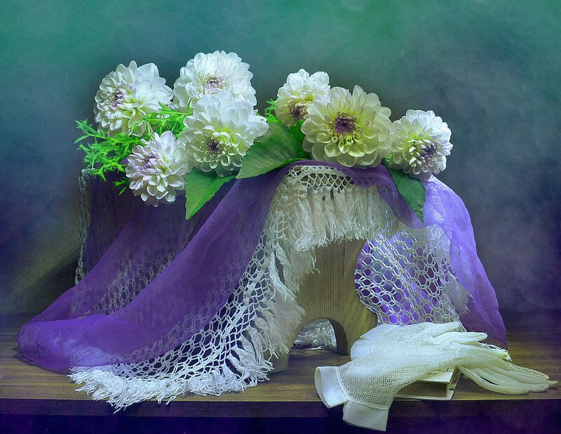 still life, натюрморт, цветы, фото натюрморт, лето, август, георгины, перчатки, книга Ностальгия... фото превью