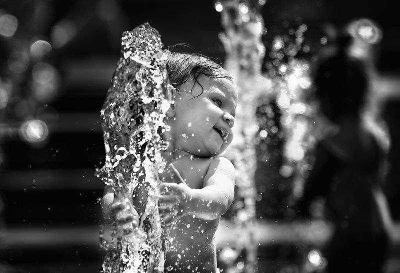 дети, лето, уличный детский портрет, дети и фонтаны, дети у воды Фонтанное настроение фото превью