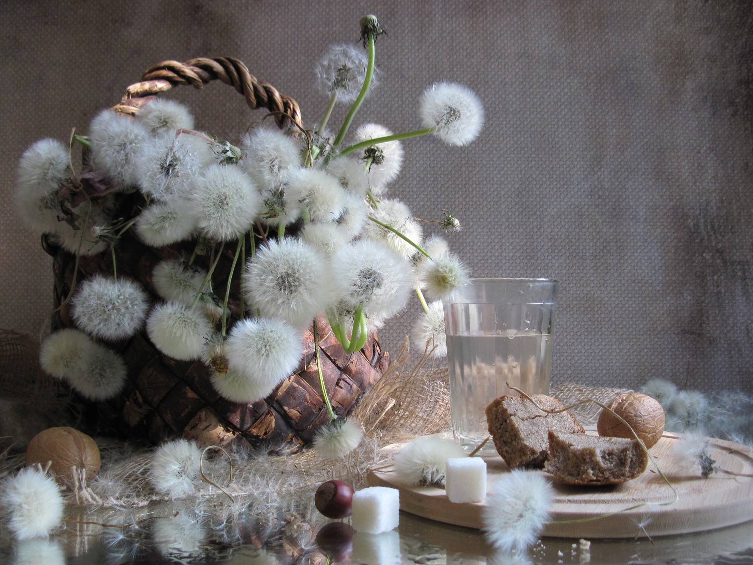 одуванчики, корзина, кухонная доска, стакан, хлеб, сахар, орехи, Наталия Тихомирова