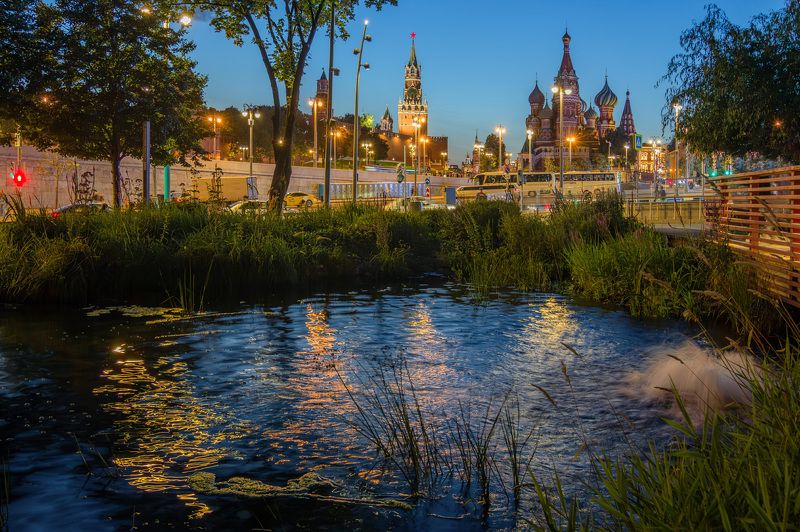 москва, кремль, зарядье, вечер, пруд Московский вечер фото превью