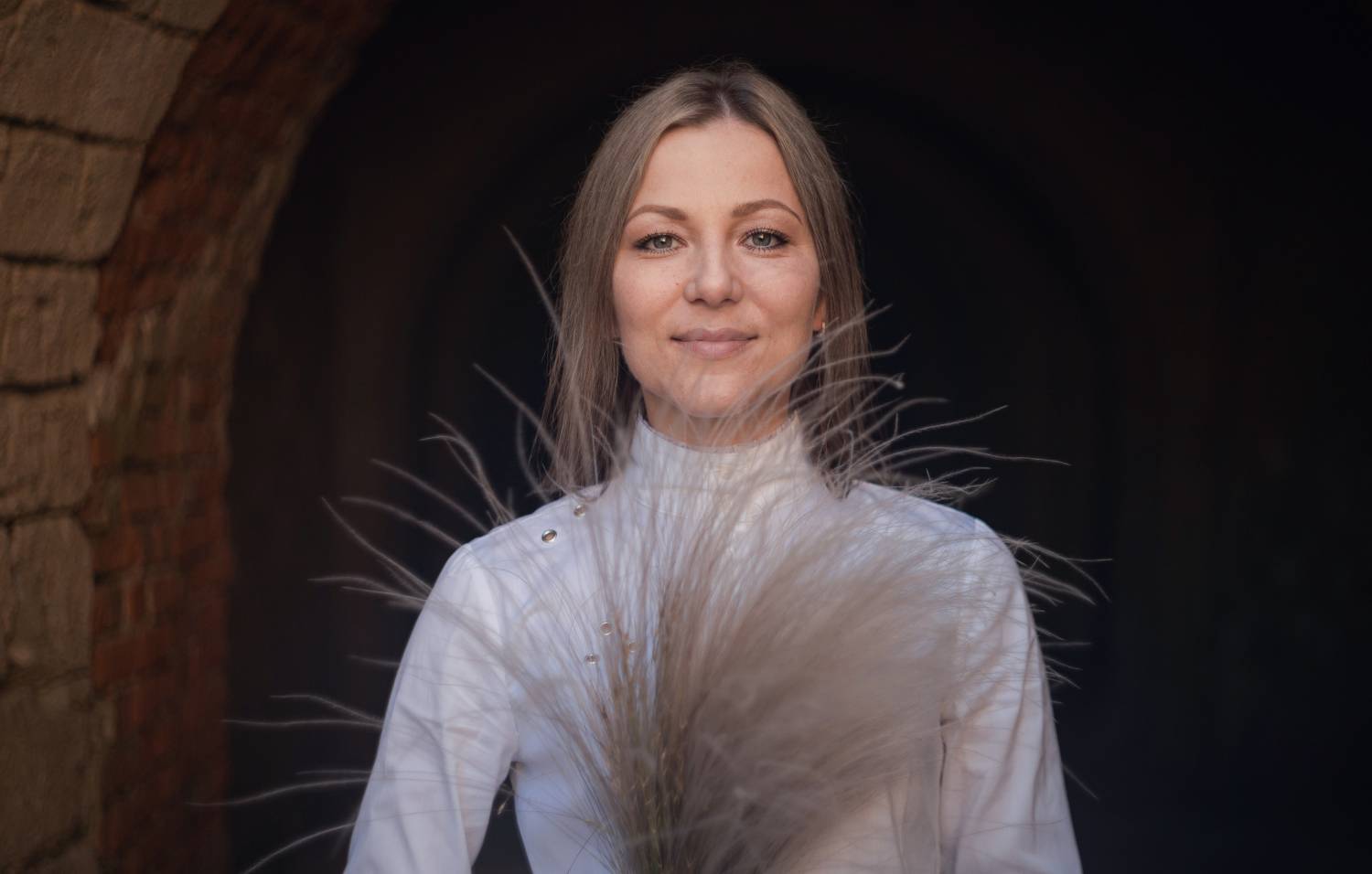 лето, девушка, экскурсовод, история, крепость, женский портрет, красота, жанр, букет, ковыль, керчь, крым, россия, Щербак Анатолий