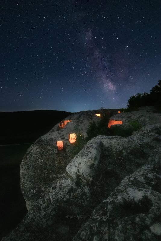 Звезды над пещерным городом фото превью