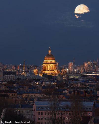 Рассвет с моста Бетанкура с началом ледохода. Санкт-Петербург, Декабрь 2022.