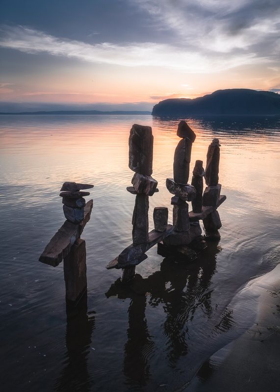 Каменные истуканы…  Stone statues… фото превью