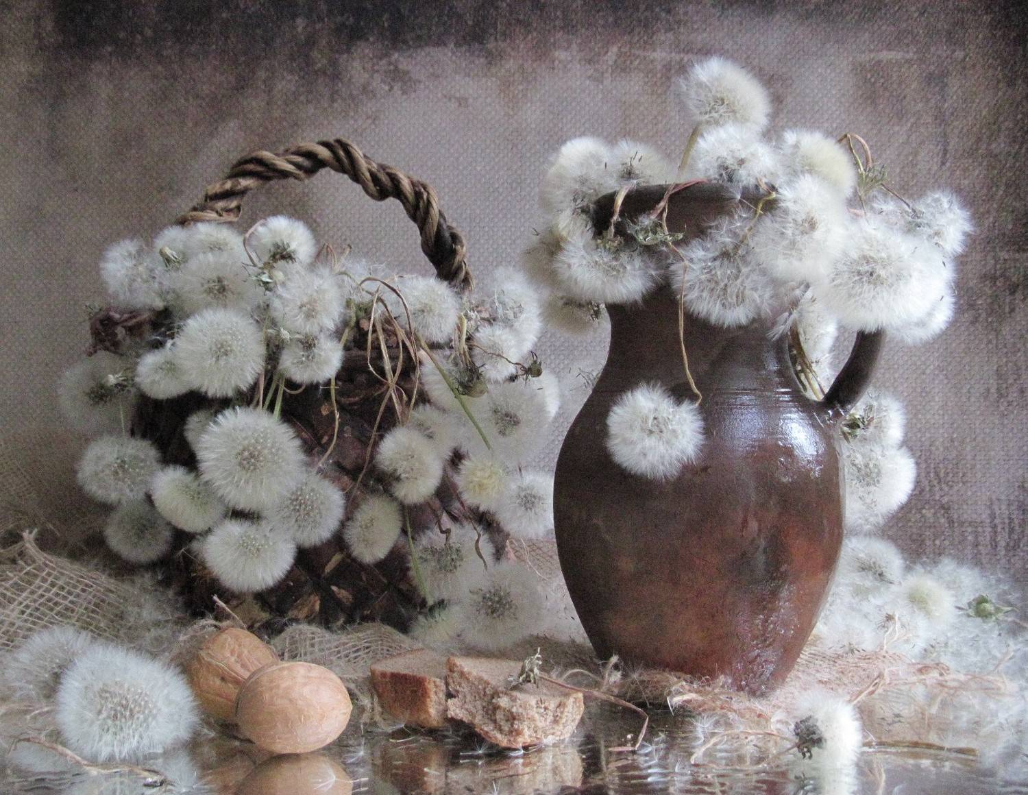 одуванчики, кувшин, корзина, хлеб, орехи, Наталия Тихомирова