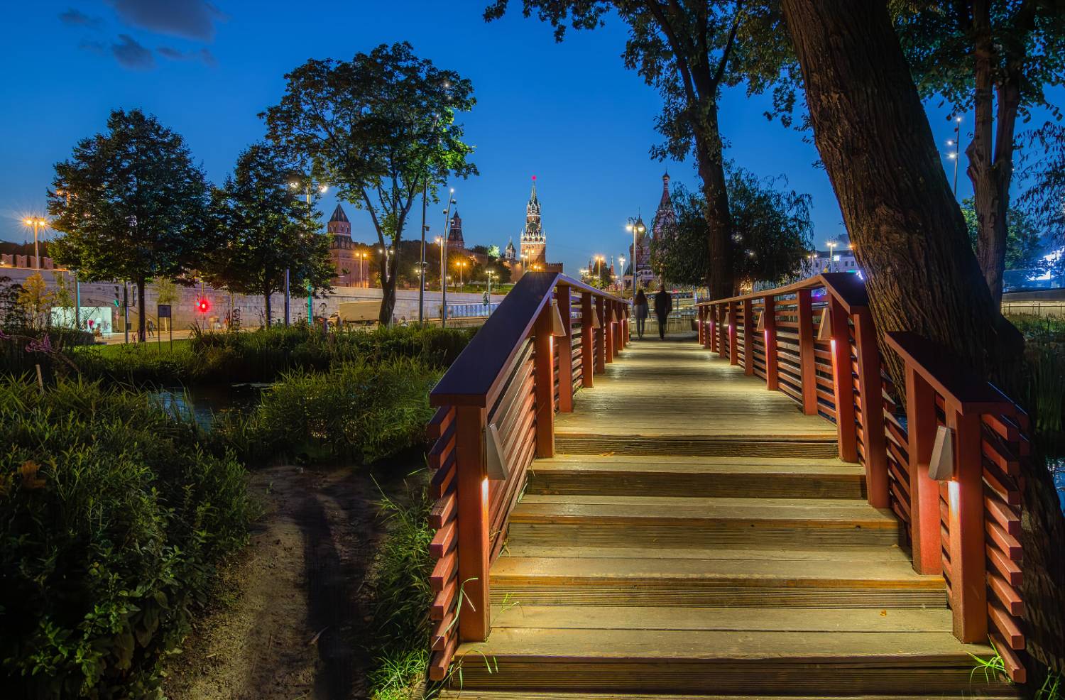 москва, кремль, зарядье, вечер, мостик, парочка, Виктор Климкин