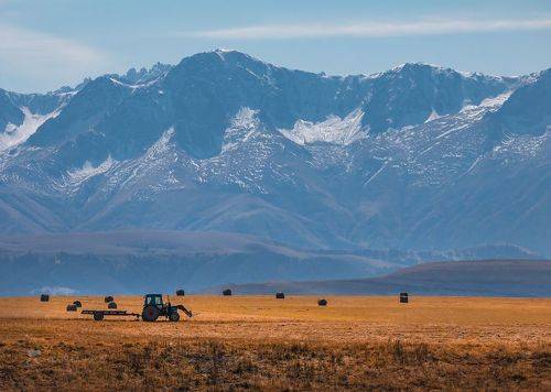 Осень на фоне гор