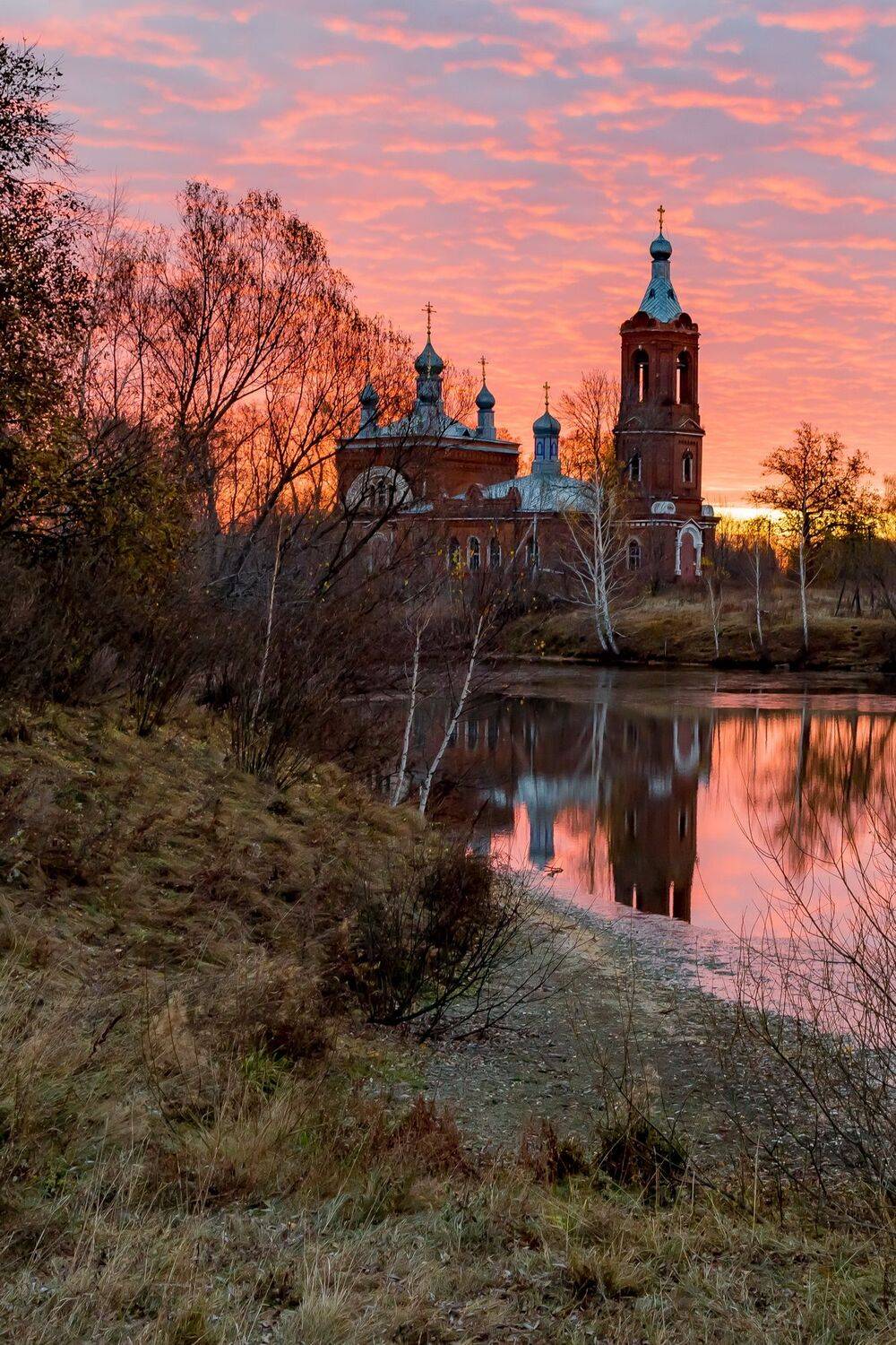 утро. церковь, водоем, осень, пейзаж, Юрий Морозов