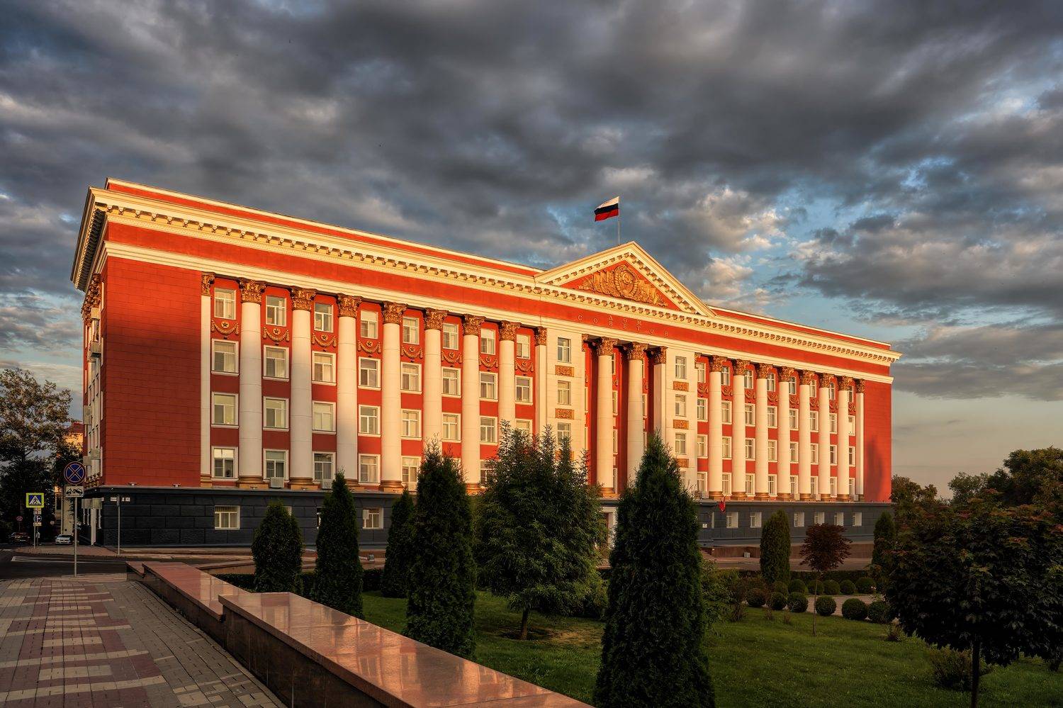 город, архитектура, курск, вечер, здание, памятник,дом советов, Михаил Кудрявцев