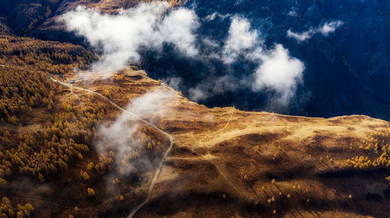 алтай, природа, алтайский край, республика алтай, осень, аэрофото, дрон, пейзаж, высота, altai, nature, altai region, altai republic, autumn, aerial photo, drone, landscape, height, Ночевала тучка золотая на груди утёса-великана... фото превью