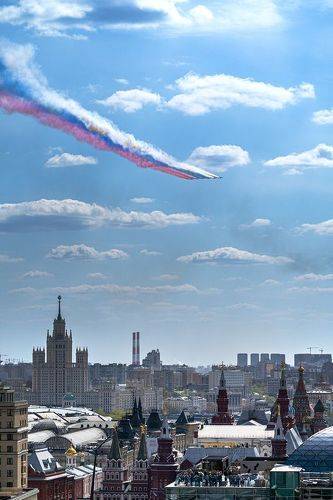 В небе над Москвой
