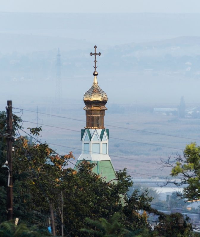 осень, утро, храм, церковь, история, наследие, православие, архитектура, атмосферное, купол, город, туман, утро, блеск, церковь афанасия великого, керчь, крым, россия Первое зарево Керченской осени. фото превью