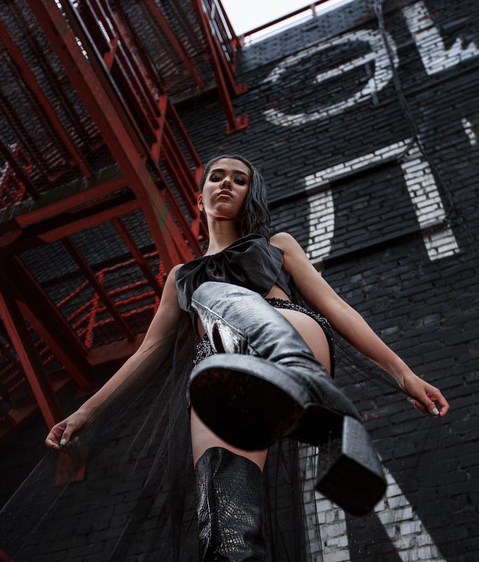 Red & Rebel фото превью