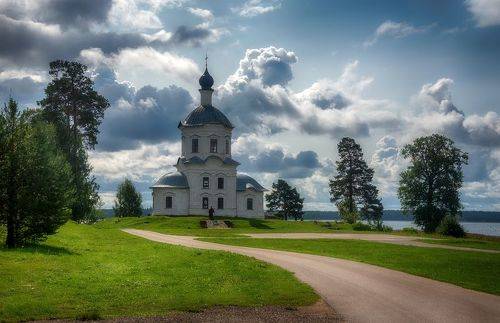 Крестовоздвиженская церковь