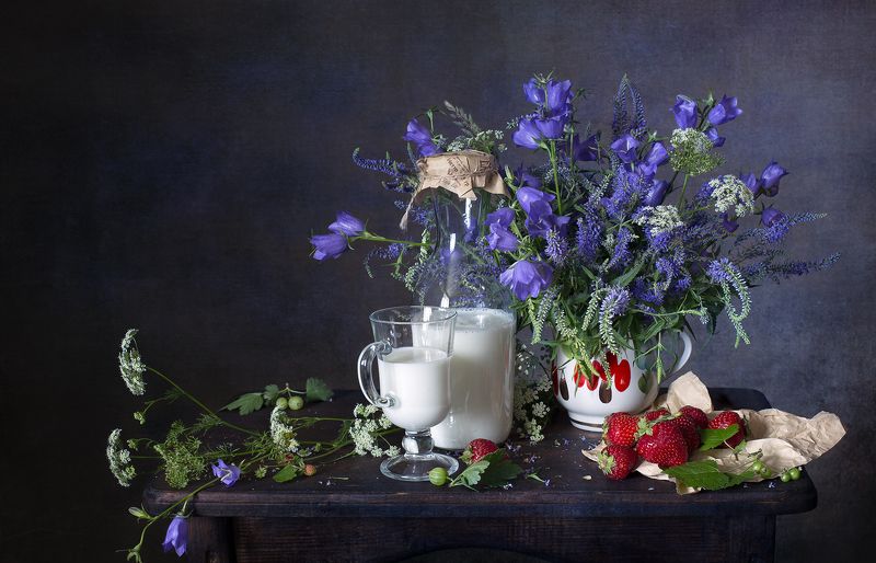 миламиронова, фотонатюрморт, stilllife, лето, ягоды, молоко, колокольчики, луговыецветы, натюрмортсбукетом Ушедшее лето... фото превью