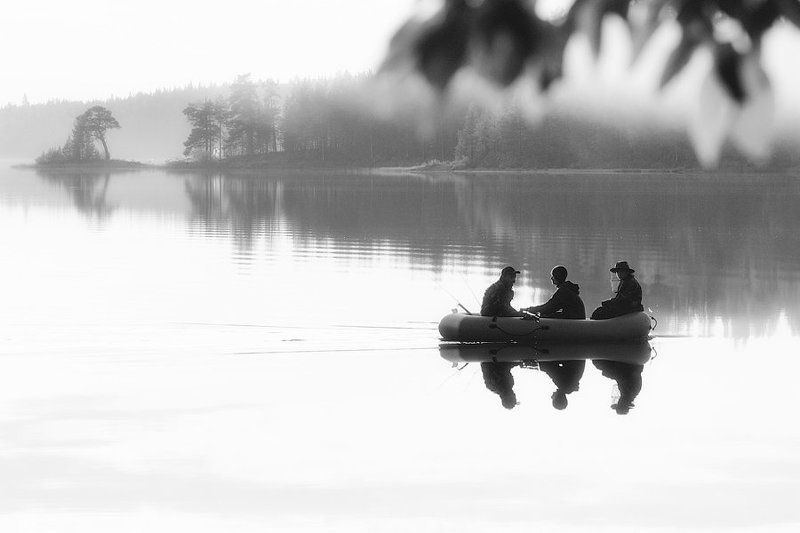 карелия, рыбаки, лодка Трое в лодке. фото превью