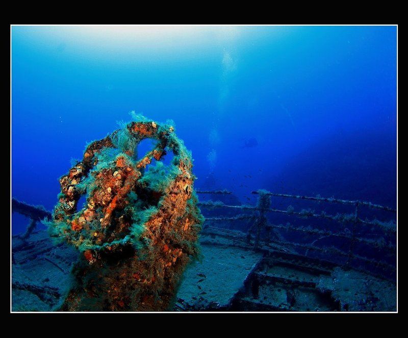 qawra point ,мальта ,судно « imperial eagle» одинокий штурвал фото превью