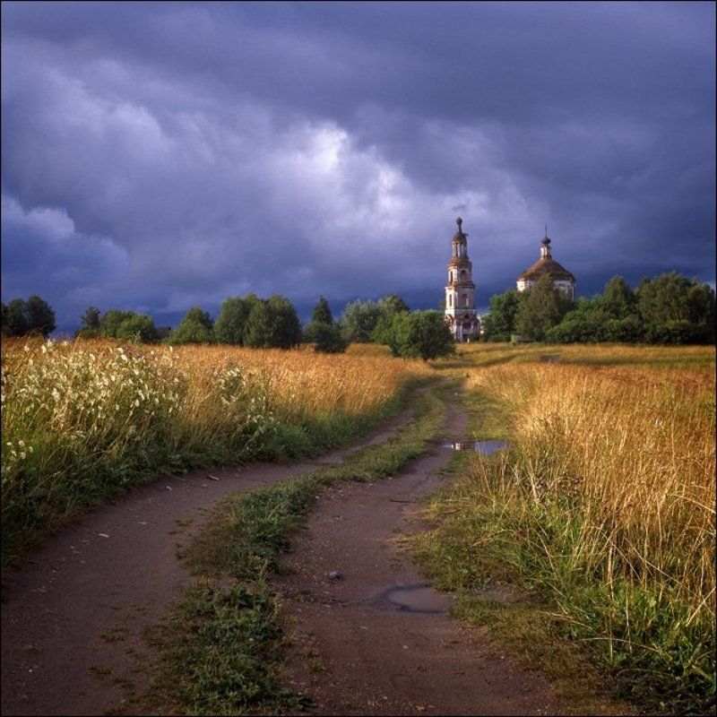 Летняя вечерняя слайдовая картинка с видом на дорогу к кузнецово (Безбожник) с юго-запада после мощного дождя фото превью