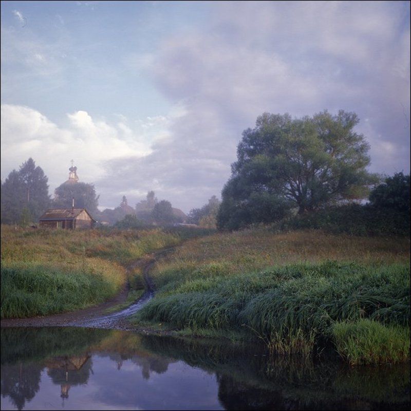 Летняя утренняя слайдовая картинка с видом на дорогу к Кузнецово (Безбожник) от речки с востока фото превью