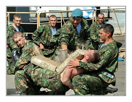 Гвозди б делать из этих людей: Крепче б не было в мире гвоздей.