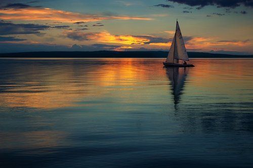 Под парусом