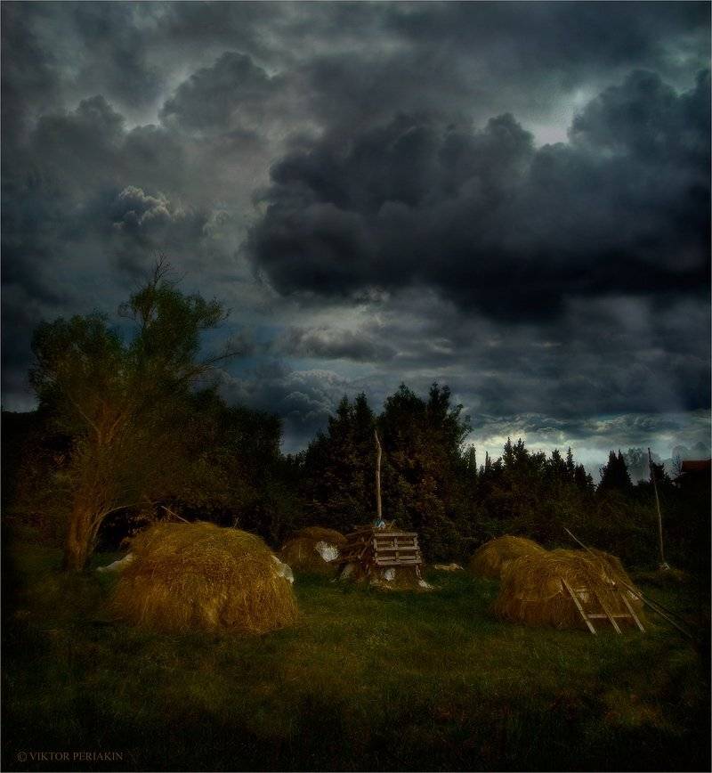 гроза, тучи, стога, лето, август, Виктор Перякин