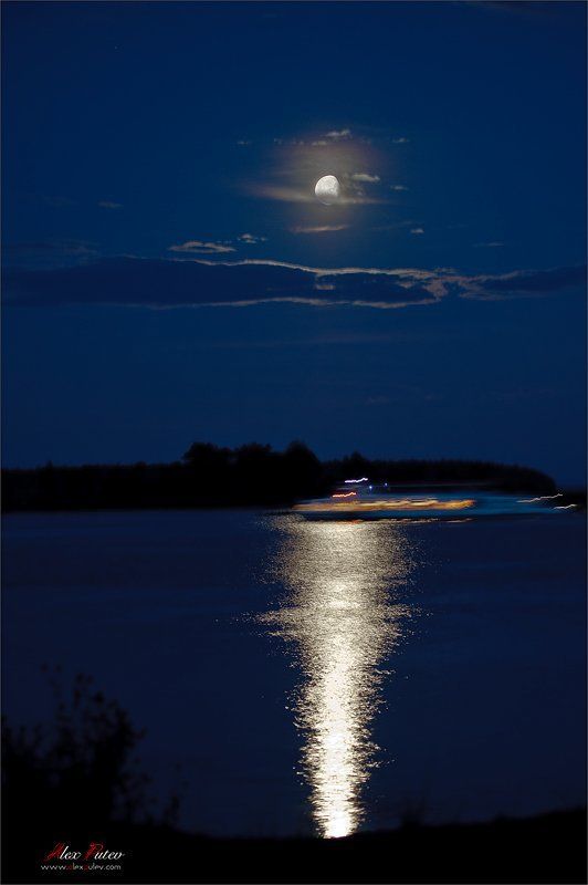луна,дорожка,серебро,теплоход,селигер,ночь Лунная дорожка блистает серебром фото превью