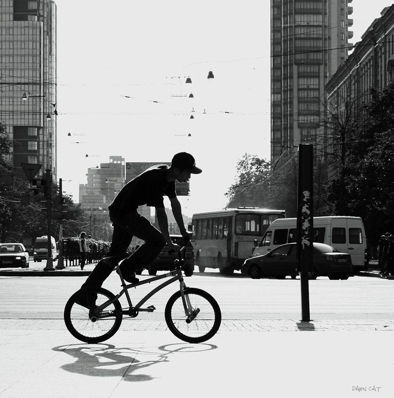 life, on, manhattan, жизнь, на, манхеттане, велосипед, прогулка, город, парень, тень Life in Manhattan фото превью