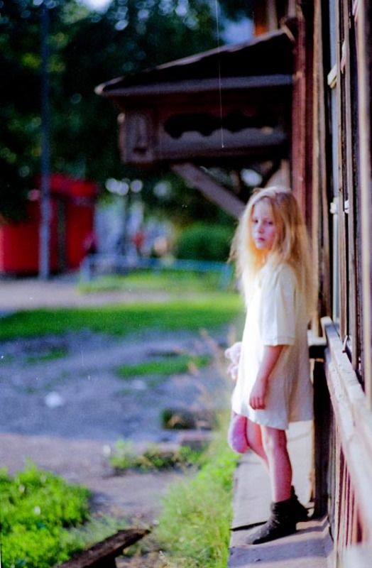 fuji, девочка, старый дом, лето, полдень *** фото превью