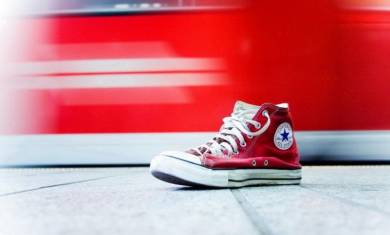 кеды, кед, конверсы, платформа, красное, красный, камень, кожа, поезд, плитка _ | фото превью