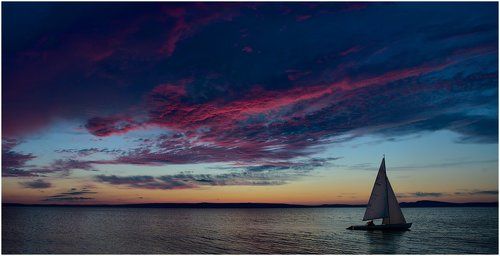 Под парусом