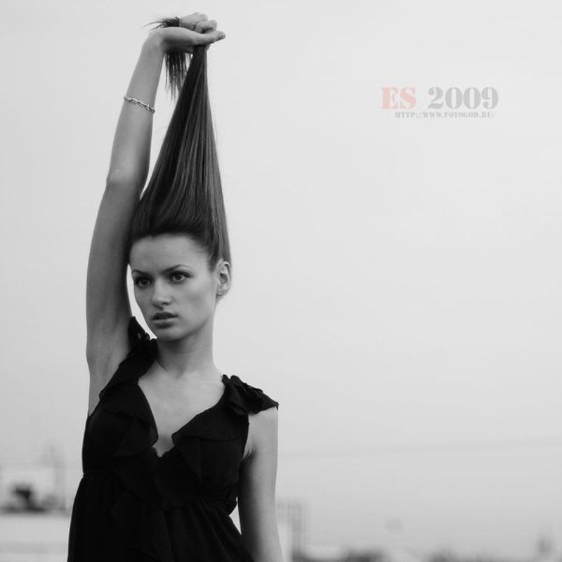 девушка, шампунь, чб * фото превью