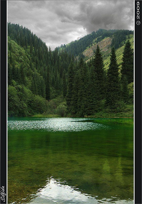 Изумрудная вода. фото превью