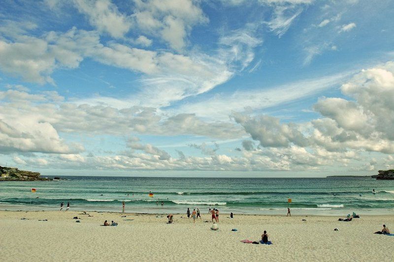 An afternoon at Bondi. фото превью