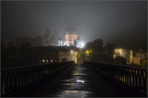 Лужи на мосту