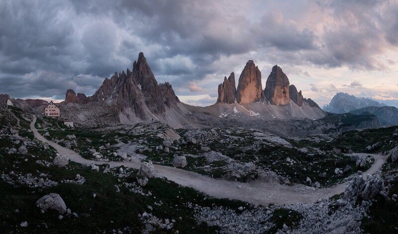 Refugio Locatelli (2438), Monte Paterno (2744) and Tre Cime (2999) фото превью