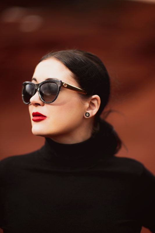 iceland  Woman on Mars  фото превью