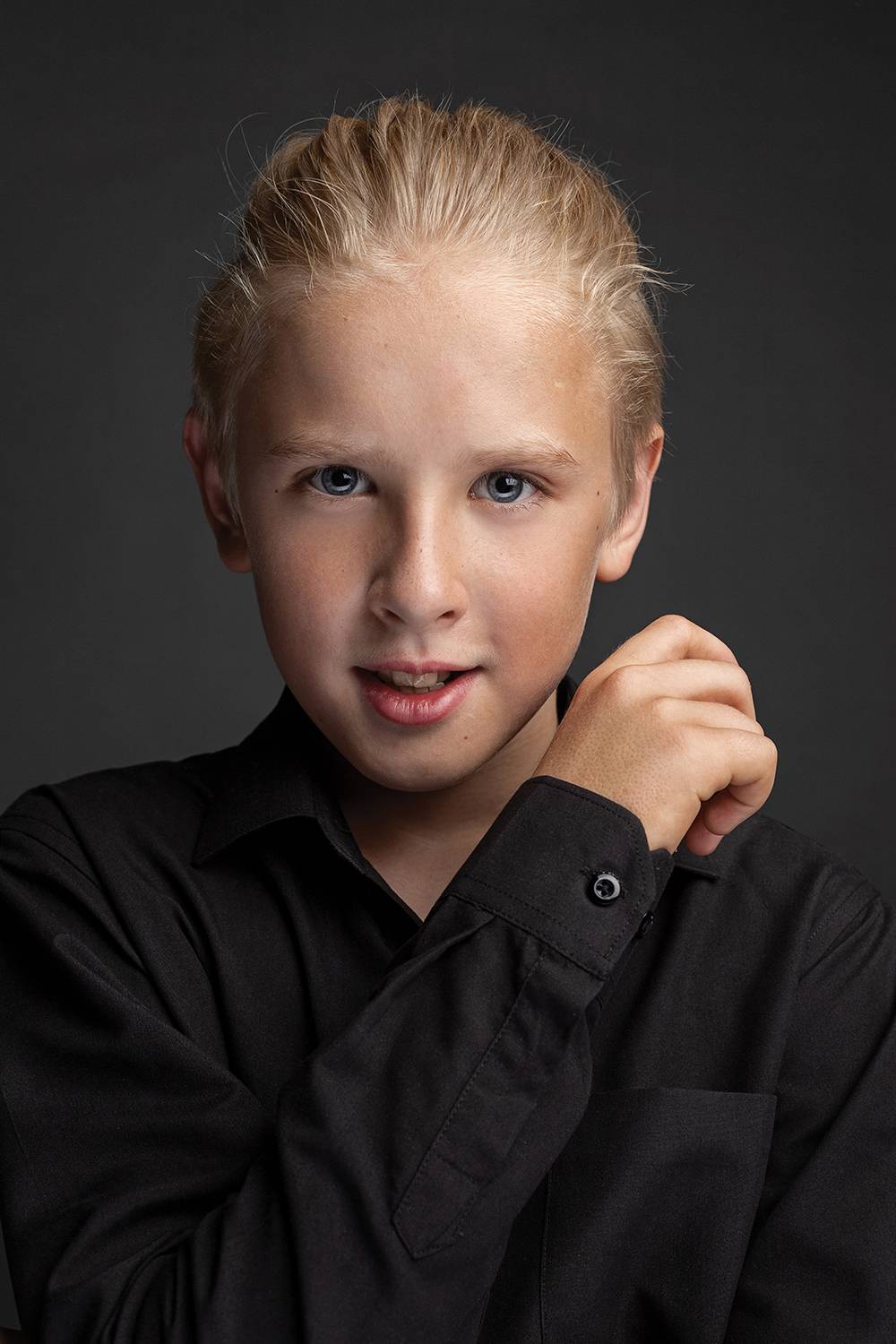 , Антон Леонов